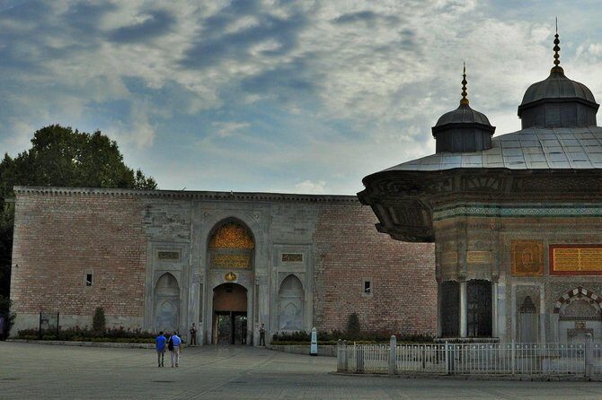 2-Day Private Istanbul: Old City + Food Tour (Tickets+Tastings) - Day 1: Hagia Sophia, Topkapi Palace, Blue Mosque, and the Grand Bazaar
