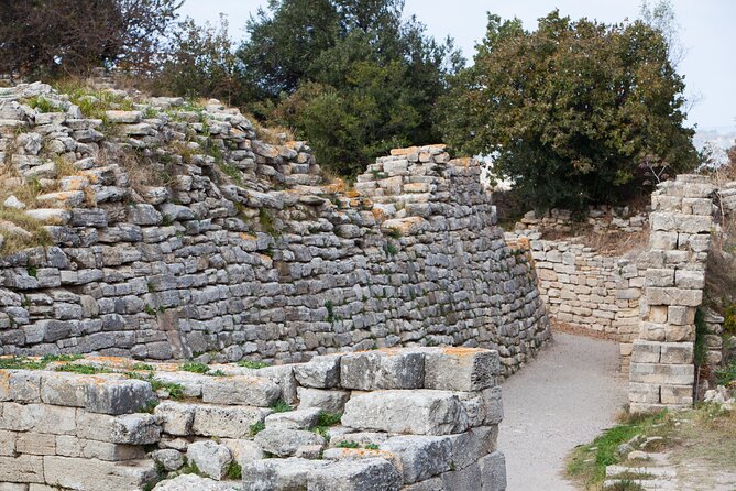 2-Days Gallipoli Troy Pergamon Acropolis Tour From Istanbul to Kusadasi - Troy the right way: Museum of Troy first, then guided ruins