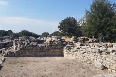 2-Days Gallipoli Troy Pergamon Acropolis Tour From Istanbul to Kusadasi - Gallipoli National Park: Brighton Beach to Lone Pine with real context