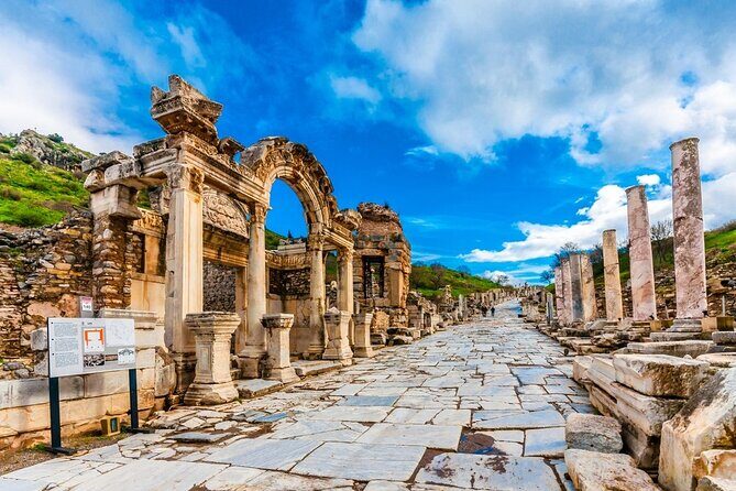 4-Days Cappadocia, Pamukkale and Ephesus Tour from Istanbul - Day 4 Ephesus and Artemis: ancient power, plus a house of peace