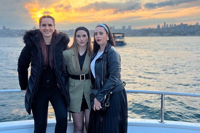 Afternoon Bosphorus Cruise Luxury Yacht with Professional Guide - Rumeli Hisarı and Anadolu Hisarı: Fortresses Built at the Narrowest Point