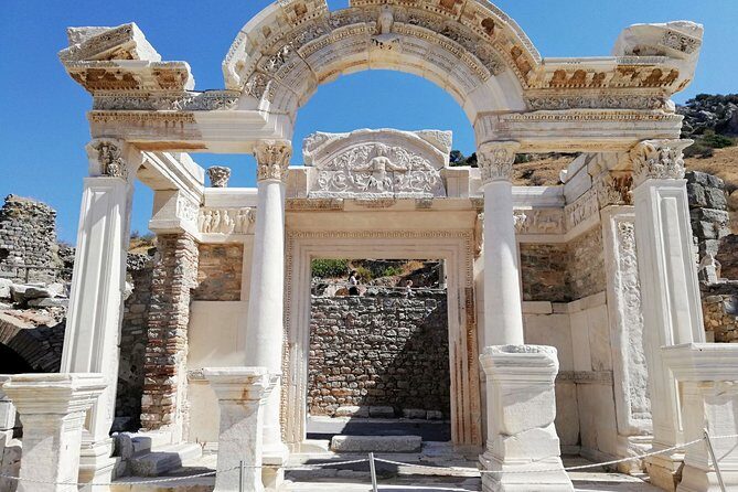 All Inclusive Private Ephesus Day Trip from Istanbul by Plane - Flying to Izmir by plane: why this saves your Ephesus day