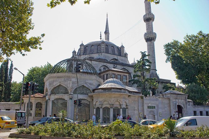 Asian Side of Istanbul: Uskudar and Kadikoy Full Day Walking Tour - Yeni Valide Mosque Complex: a must-know Ottoman stop