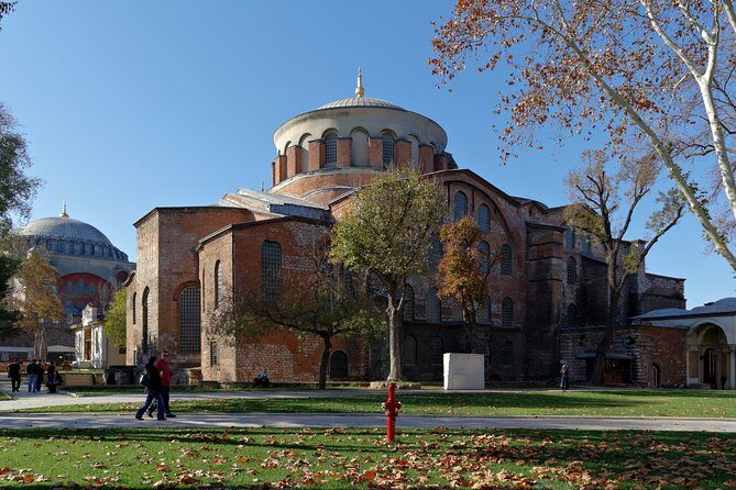 Blue Mosque Sultanahmet Old Town and Hippodrome Walking Tour - Hippodrome of Constantinople: Chariot Races and Imperial Echoes
