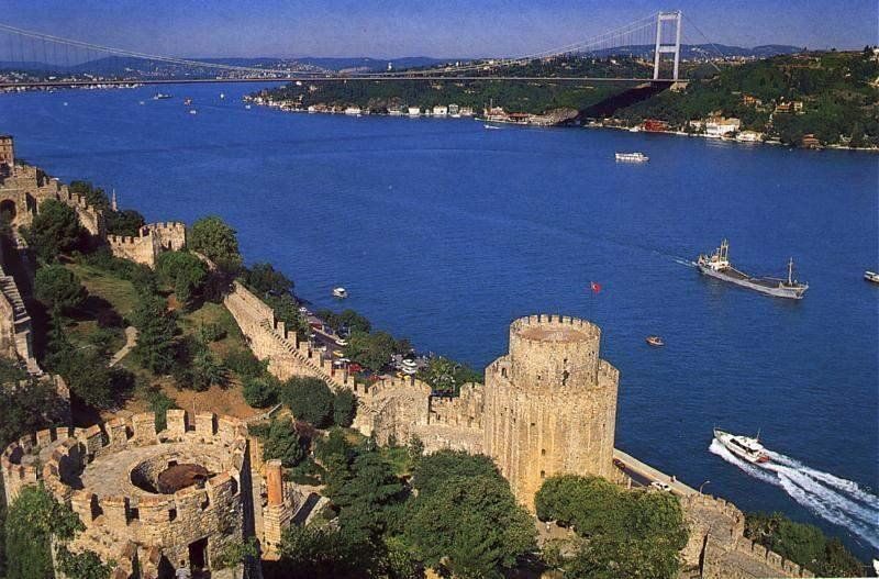 Bosphorus Boat Cruise & Two Continents Tour with Lunch - Spice Bazaar break: shopping as culture, not just a stop