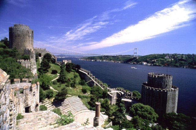 Bosphorus Boat Cruise & Two Continents Tour with Lunch - Golden Horn morning: Balat lanes, walls, and the story behind the landmarks