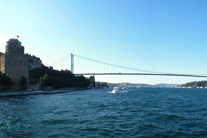 Bosphorus Cruise and Two Continents Tour with Lunch - A Bosphorus Route That Puts the City in Motion