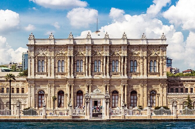 Bosphorus Cruise with Dolmabahce Palace and Istiklal Street Tour - Eminönü Square sighting and a day that moves with your energy