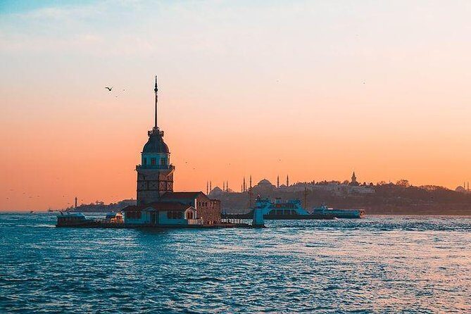 Bosphorus Cruise with unlimited alcohol - Why this Bosphorus cruise feels like more than just dinner on the water