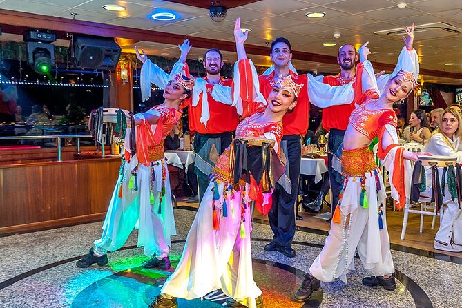 Bosphorus Dinner Cruise & Show with Private Table - Why An 8pm Bosphorus Dinner Cruise Works So Well