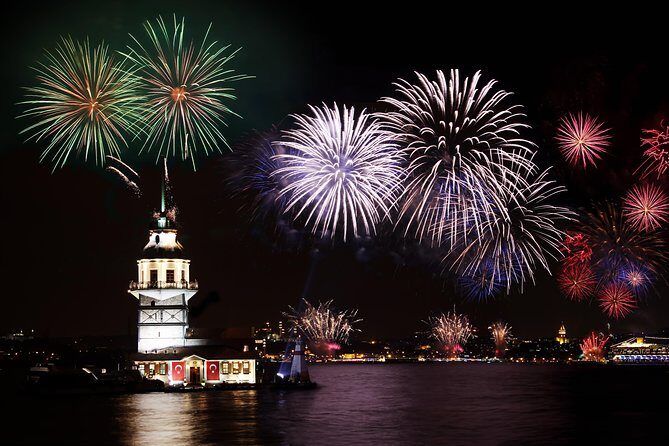 Bosphorus Dinner Cruise with Folk Dance and Live Performances - Rumeli Hisarı, the Anatolian Fortress, and Beylerbeyi Palace: when the Bosphorus gets serious
