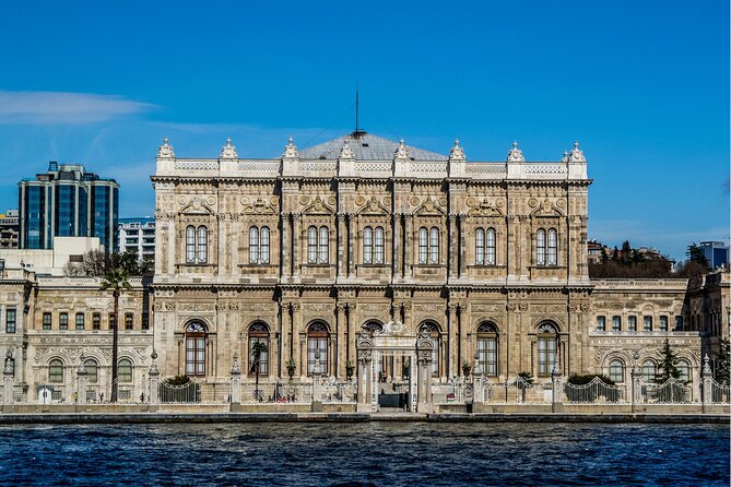 Bosphorus Evening Cruise: Dinner, Live Shows & Private Table - Rumeli Fortress: the Bosphorus gate under the stars