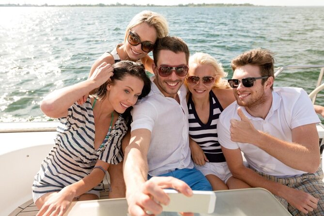 Bosphorus Evening Cruise: Dinner, Live Shows & Private Table - Üsküdar Beylerbeyi Palace: a summer resort and a guest-house mission