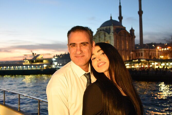 Bosphorus Night Cruise with Luxury Yacht - Ortaköy and Bebek: neighborhoods you can read by light