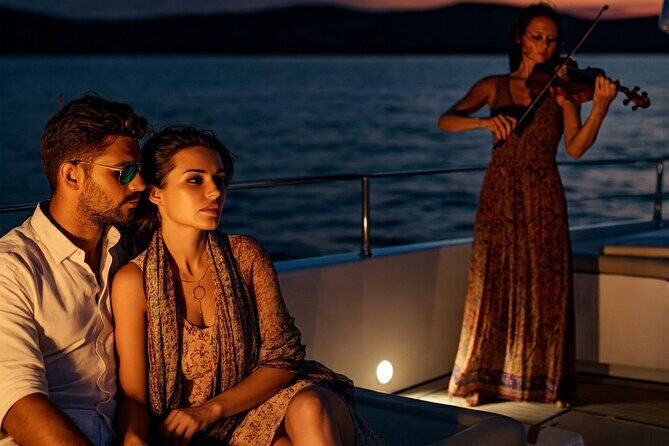 Bosphorus Night Cruise with Luxury Yacht - Rumeli Hisarı and Anadolu Hisarı: the narrowing that shaped defense