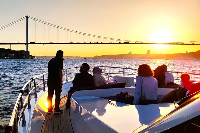 Bosphorus Sunset: An Enchanting Yacht Cruise in Istanbul - Why a Bosphorus sunset yacht beats wandering by foot