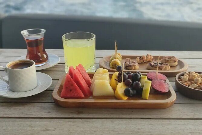 Bosphorus Sunset Cruise on Luxury Yacht with Transfers - Anadolu Hisarı and Kucuksu Palace: the Asian side without a long commute