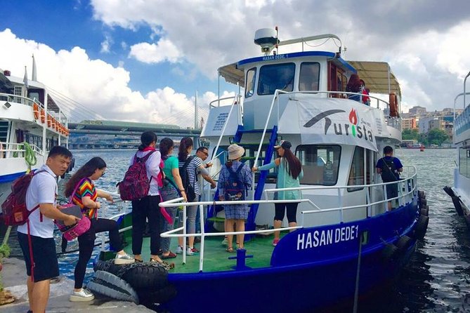 Bus and Boat Two Continents Tour in Istanbul - Camlica Hill lunch: where the day slows just enough