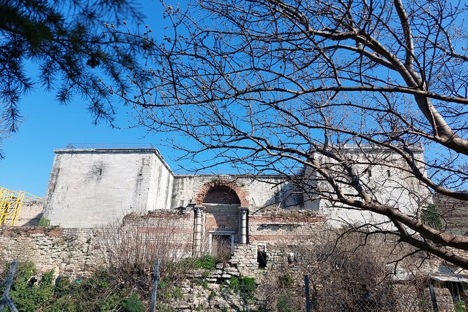 Byzantion Walk Path and City Walls of Istanbul - Practical tips: shoes, breaks, and using public transport