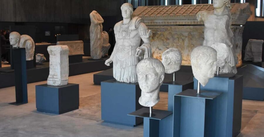 Canakkale: Full-Day Ancient Troy and Museum of Troy Tour - The 30-Minute Van Ride: Getting Oriented Before You Arrive