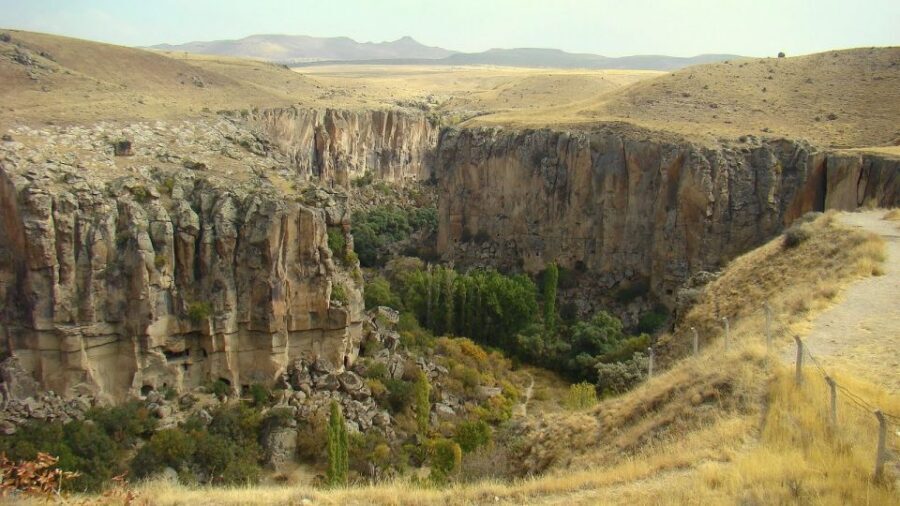 Cappadocia: Derinkuyu Underground City & Ihlara Valley Tour - Derinkuyu Underground City: Five Levels and the Logic of Survival