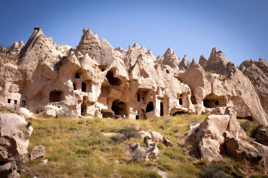 Cappadocia: Full Day Red Tour With Lunch & Ticket - Avanos terracotta, cobbled streets, and the craft you can actually buy
