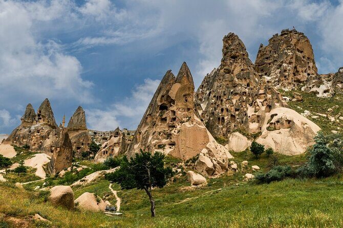 Cappadocia Guided Red Tour with Lunch & Entrance Fees - Zelve Open Air Museum: cave life and valley walking