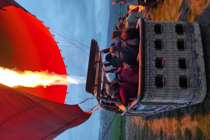 Cappadocia Hot Air Balloon Flight / Over Goreme & FairyChimneys - What happens when it’s time to land: trailer touchdowns and the toast