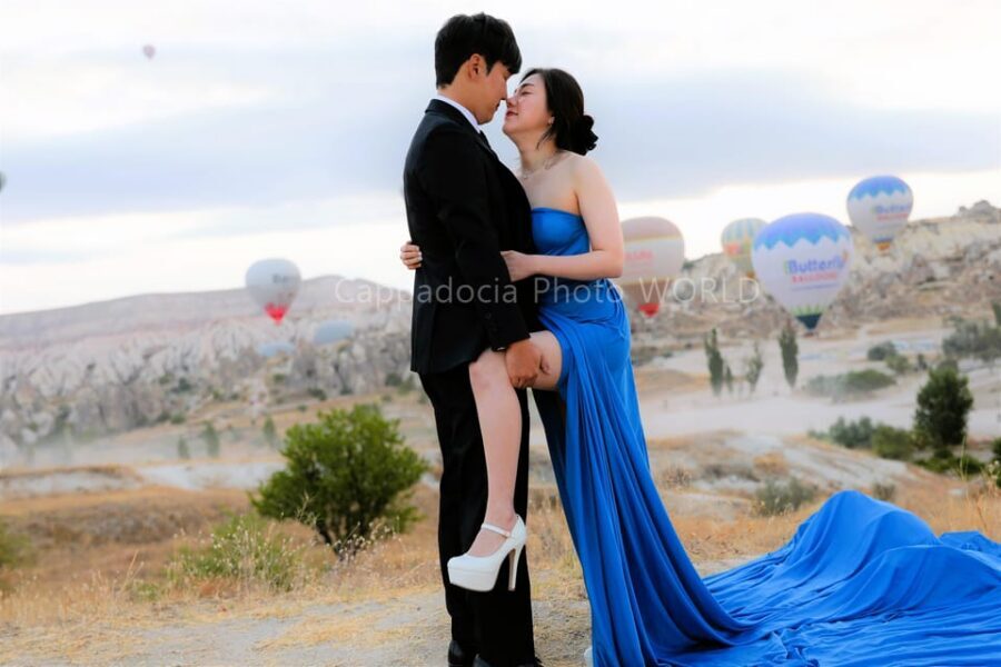 Cappadocia Photoshoot with Flying Dress - Moving between Valleys: how the wind shapes your best shots