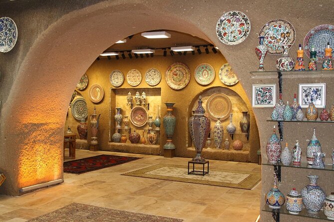 Cappadocia Pottery Workshop Class - Gallery time: browsing Avanos pottery and handling the sales part