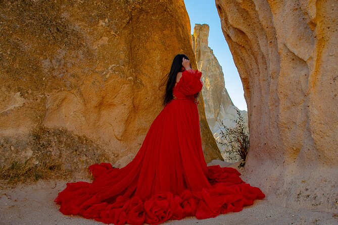 Cappadocia Private Photography - Love Valley: balloons as a backdrop for you