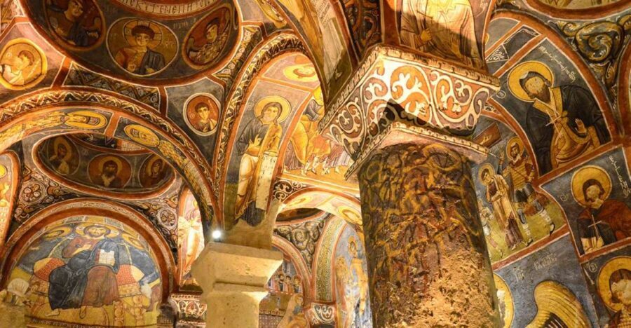 Cappadocia: Red Tour and Lunch - Starting high at Uçhisar Castle and its rock-built details