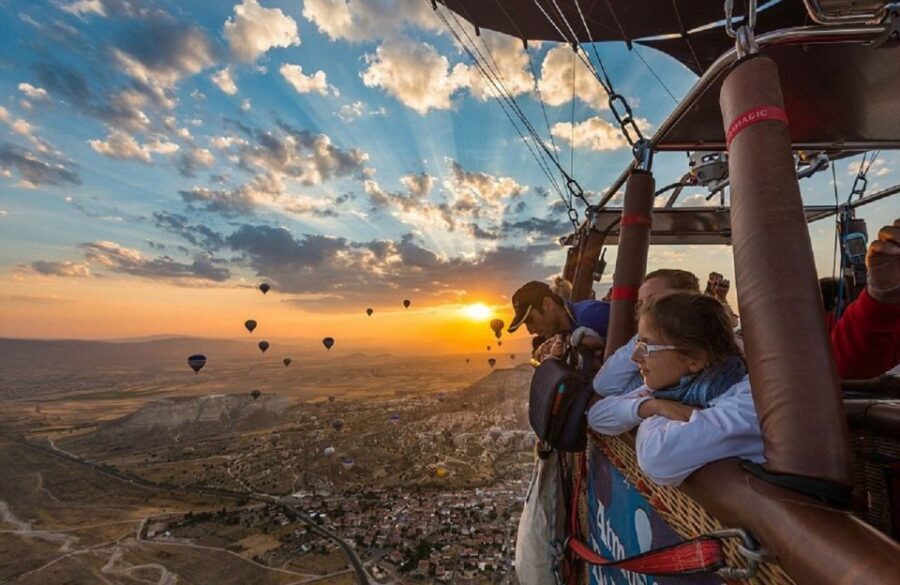 Cappadocia: Red Tour and Sunrise Balloon Tour - Balloon Sunrise: The Morning When Cappadocia Wakes Up