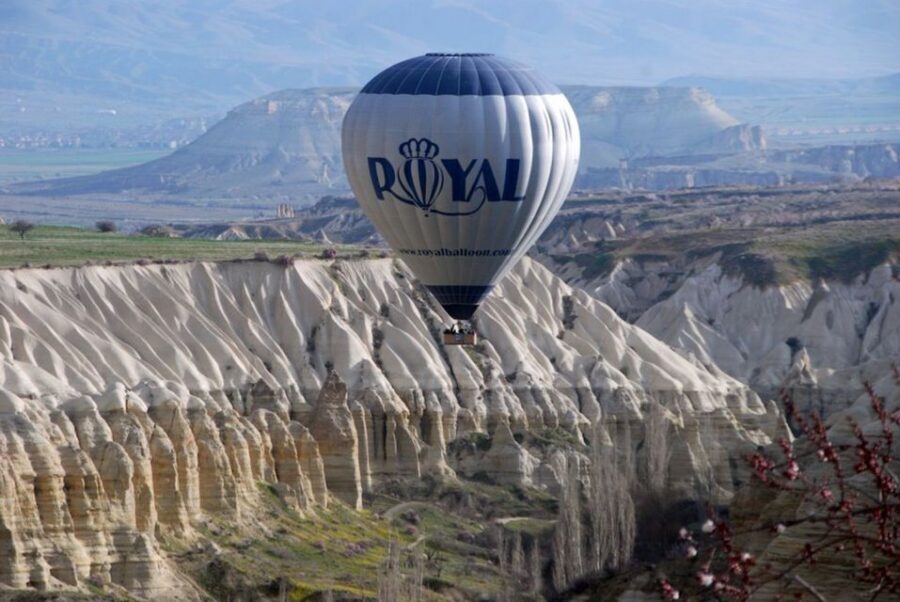 Cappadocia: Royal Queen Hot Air Balloon Tour at Sunrise - Pilot and Crew Energy: Calm, Courteous, and Often Very Human