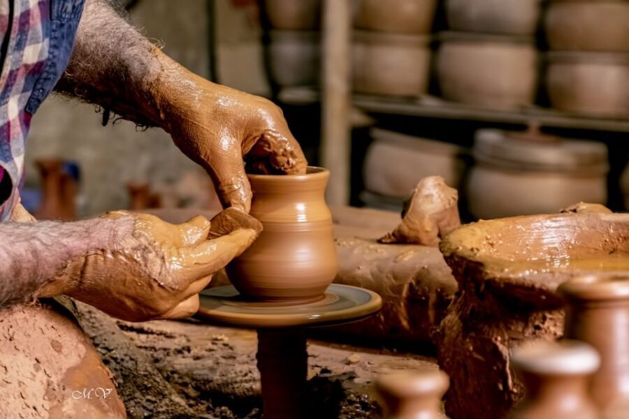Cappadocia: Small Group Guided Full-Day Red Tour with Lunch - Avanos pottery workshop by the Red River