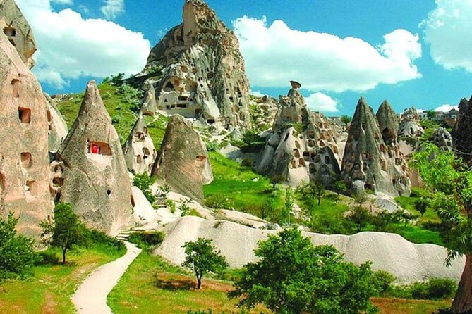 Cappadocia Sunrise Hot-Air Balloon Ride with breakfast & pick-up - Group size and pilots: what “professional” means in practice