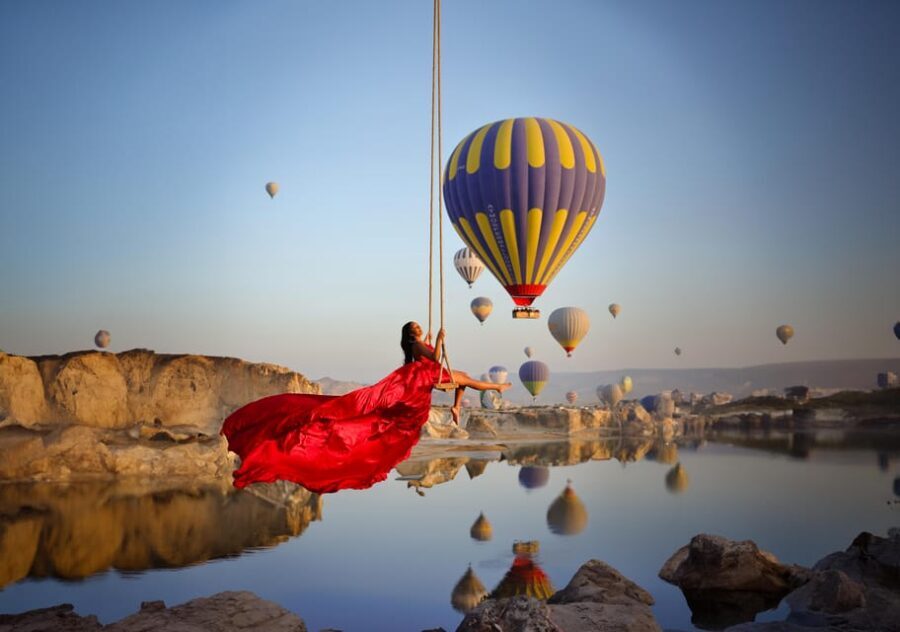Cappadocia: Taking photo with Swing at hot air balloon view - The dress, posing coaching, and how the photos get made