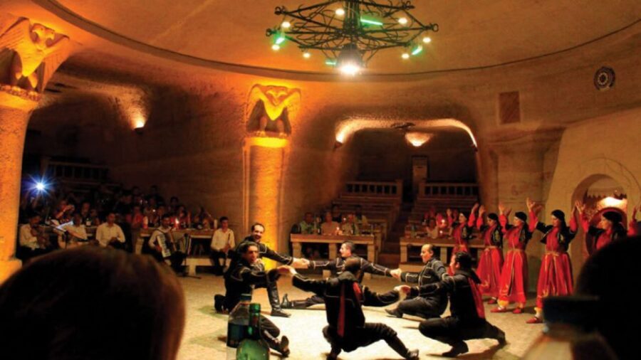Cappadocia: Turkish Night with Dinner-Unlimited Drinks - Dinner and Main-Course Choices: What You’ll Eat During the Show