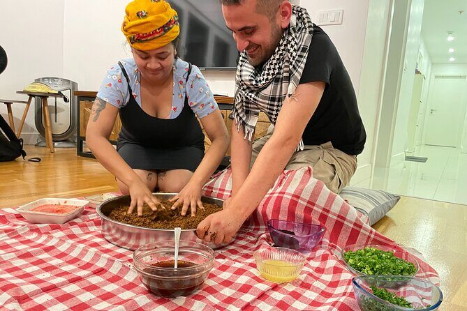 Çiğ Köfte Cooking Class/Night with Traditional Music At Home - A Home-Hosted Çiğ Köfte Night in Kadıköy