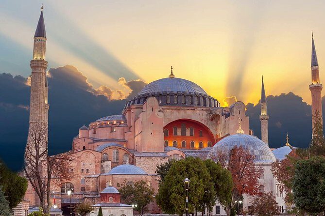 Classic Istanbul Tour Blue Mosque, Hippodrome, Hagia Sophia and Topkapi Palace - Blue Mosque in Action: A Mosque You Can Still Visit Today