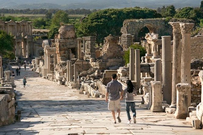 Daily Small Group Ephesus Tour From Istanbul by Flight - Lunch, comfort, and the small-group advantage