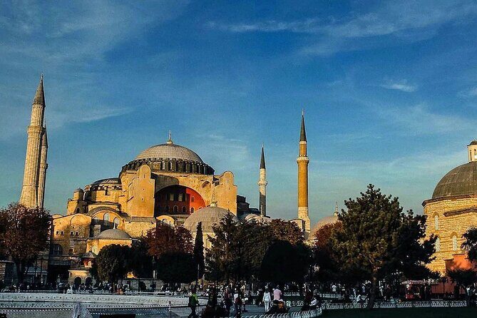 Discoveried The Old City of Istanbul In a Half-Day - The Blue Mosque: Iznik tiles you actually get time to see