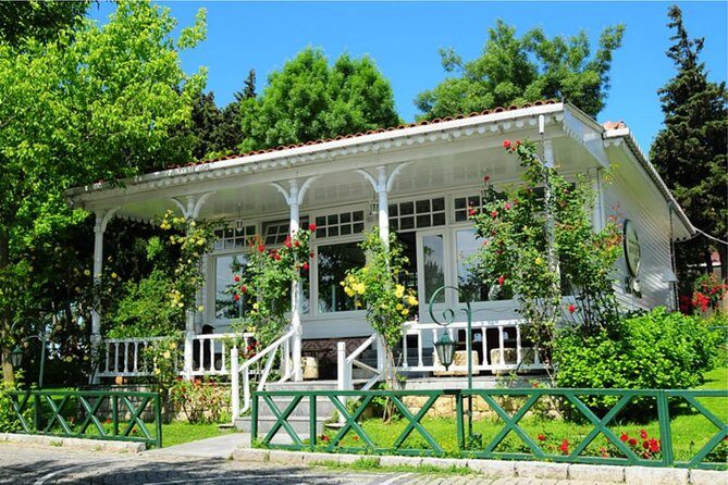 Dolmabace Palace, Bosphorus Boat Tour , Eyüp Sultan Mosque Tour - The Bosphorus boat tour: your 90 minutes of Europe-meets-Asia calm