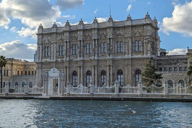 Dolmabahçe Palace and Sunset Tour on Luxury Yacht - What’s included on board (and what isn’t)