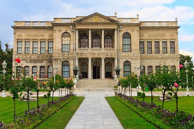 Dolmabahce Palace Tour in Istanbul - The Medhal Hall and Atatürk detail that turns rooms into a story