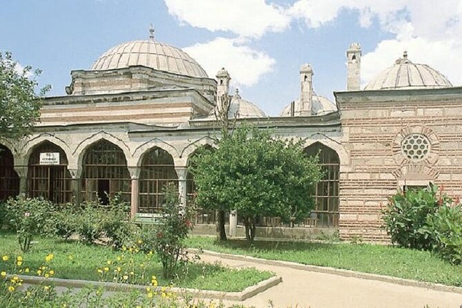 Dolmabahce Palace & Uskudar(Asian Side) Afternoon Tour - Dolmabahçe Palace: Ottoman grandeur with neoclassical style