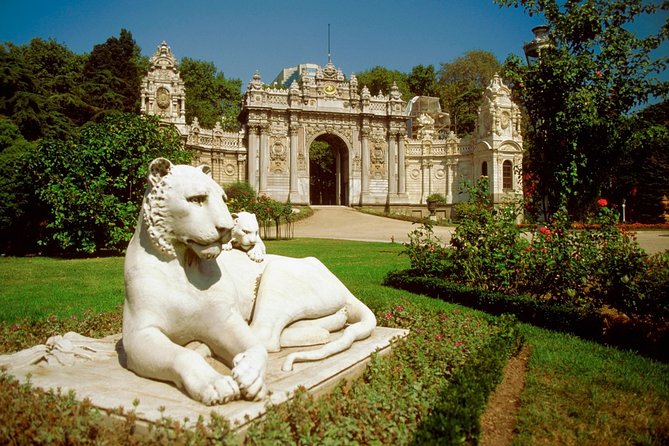 Dolmabahce Palace & Uskudar(Asian Side) Afternoon Tour - Inside the palace: Medhal Hall, Crystal Staircase, and the Harem