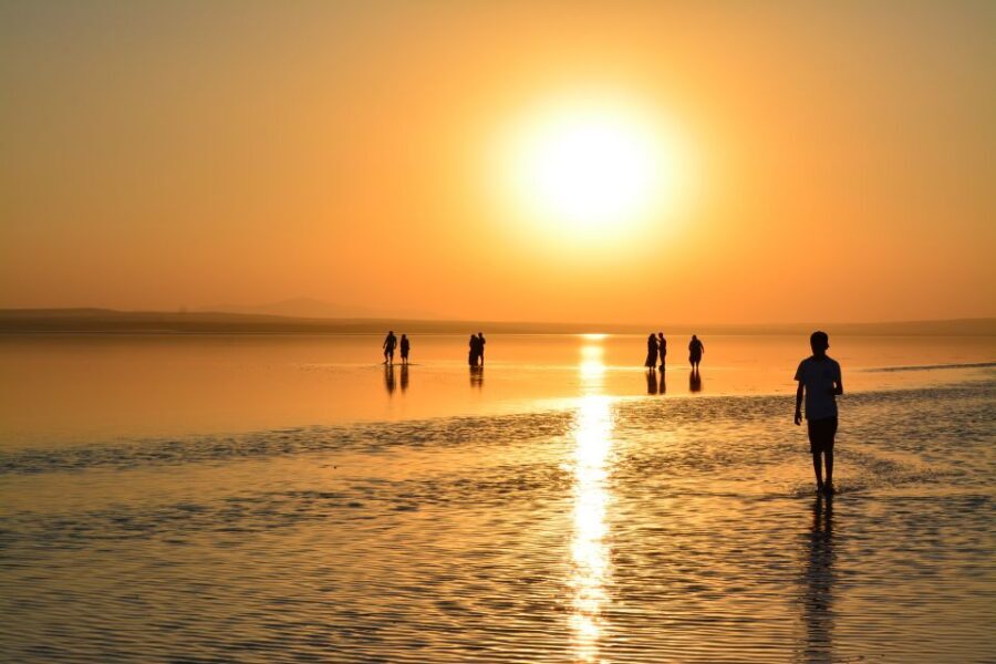 From Göreme: Salt Lake Tour at Sunset - Tuz Golu at golden hour: why the colors can look unreal