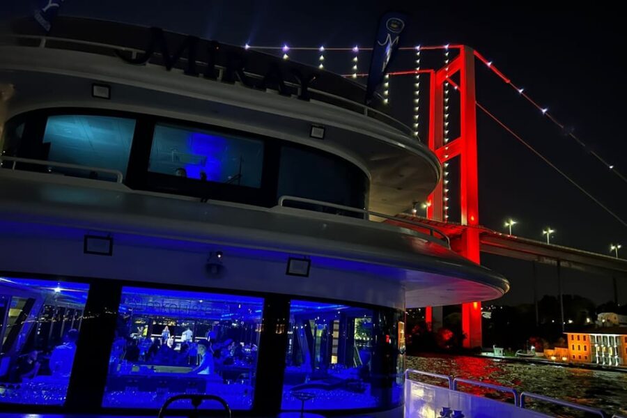 From Istanbul: Bosphorus Dinner Cruise Tavern & World Show - Eating on the water: Turkish cuisine without the stress