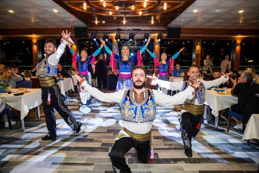 From Istanbul: Bosphorus Dinner Cruise Tavern & World Show - The performance: why the entertainment works at dusk